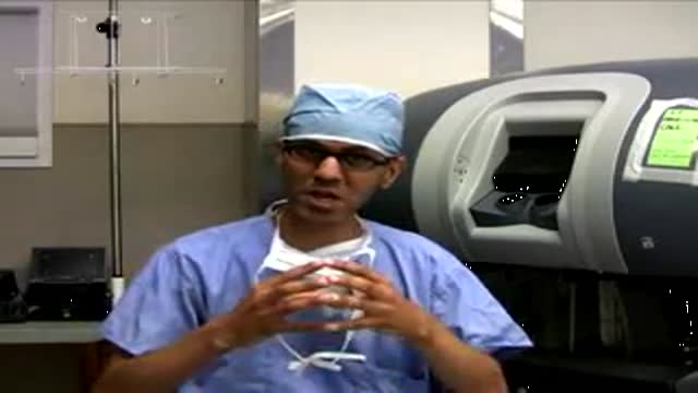 Robotic surgery to remove a kidney tumor