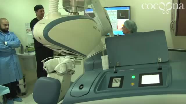 ⁣Introducing ARTAS in Cocoona Dubai - Hair Transplant Robot